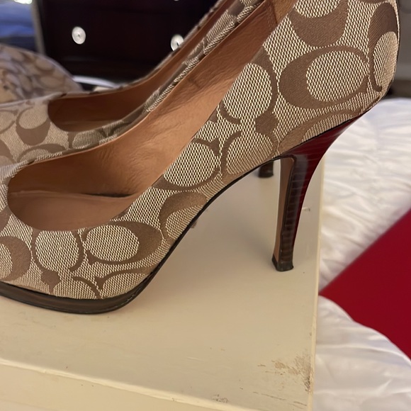037.Women Coach heels - Picture 2 of 10